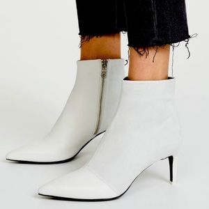 Rag and bone white leather and suede bootie Beha Moto. Made for distressed look.